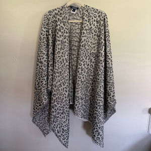 Women’s Lands’ End Leopard Print Poncho Beige Black Wool Blend Fringe One Size